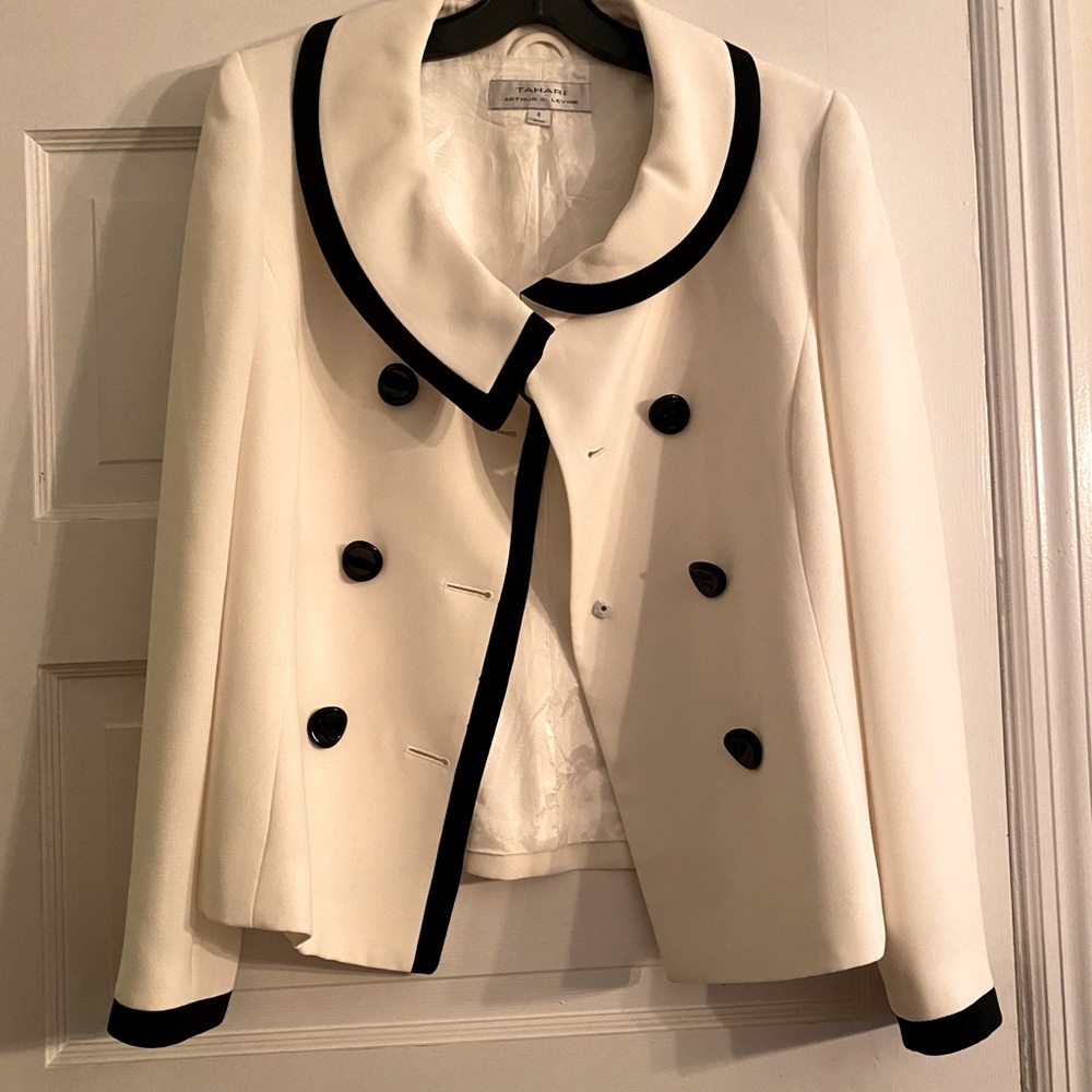 Tahari blazer